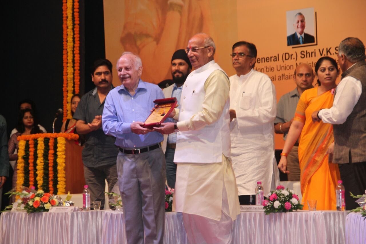 A senior artist honoured on stage at Chitranjali 2017
