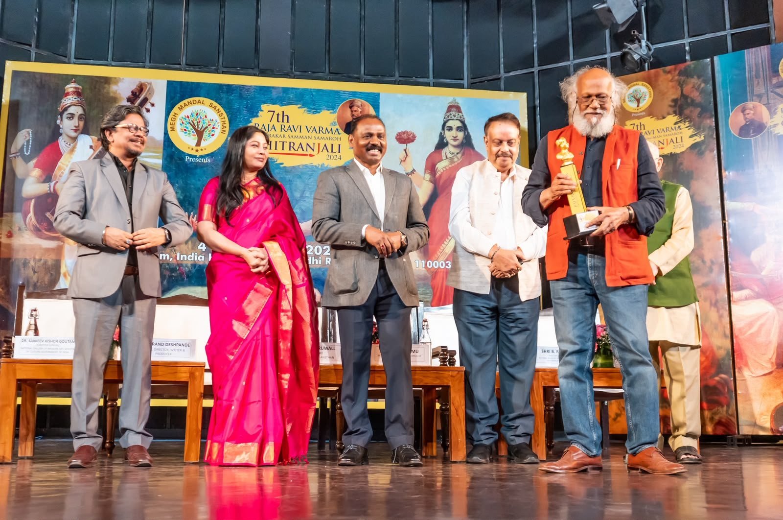 Guests of honour with an awarded artist at Chitranjali 2024