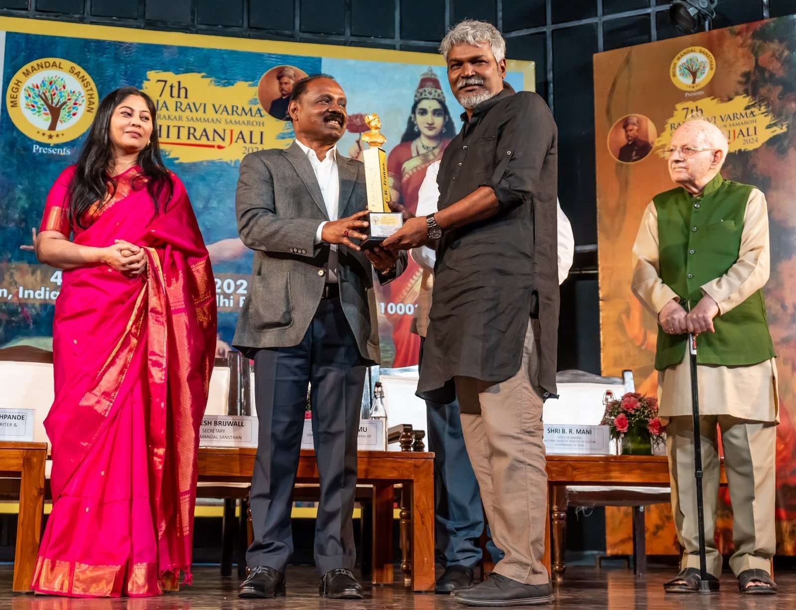 An artist receiving the Chitranjali Samman, 2024