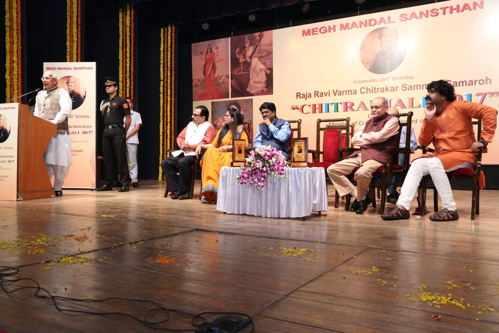 The Chief Guest addressing the gathering at Chitranjali 2017