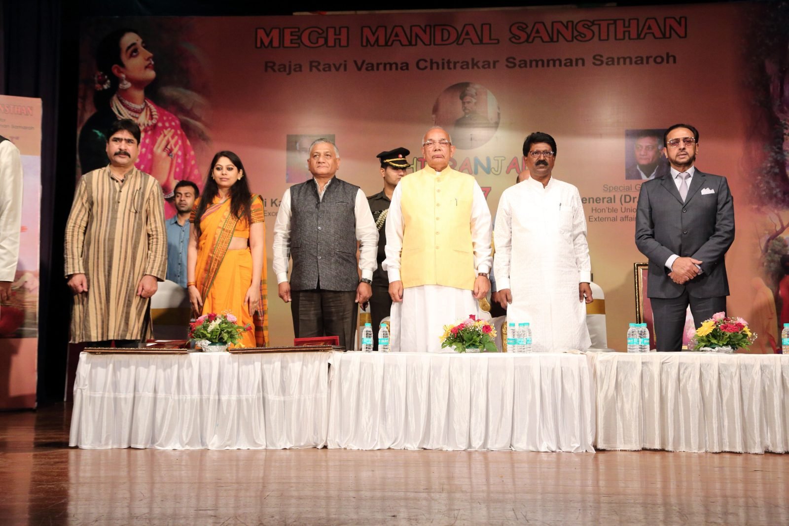 Yashpal Sharma, Vimlesh Brijwall, Gen. V.K. Singh, Kaptan Singh Solanki, Arvind Sawant and Gulshan Grover on stage at Chitranjali