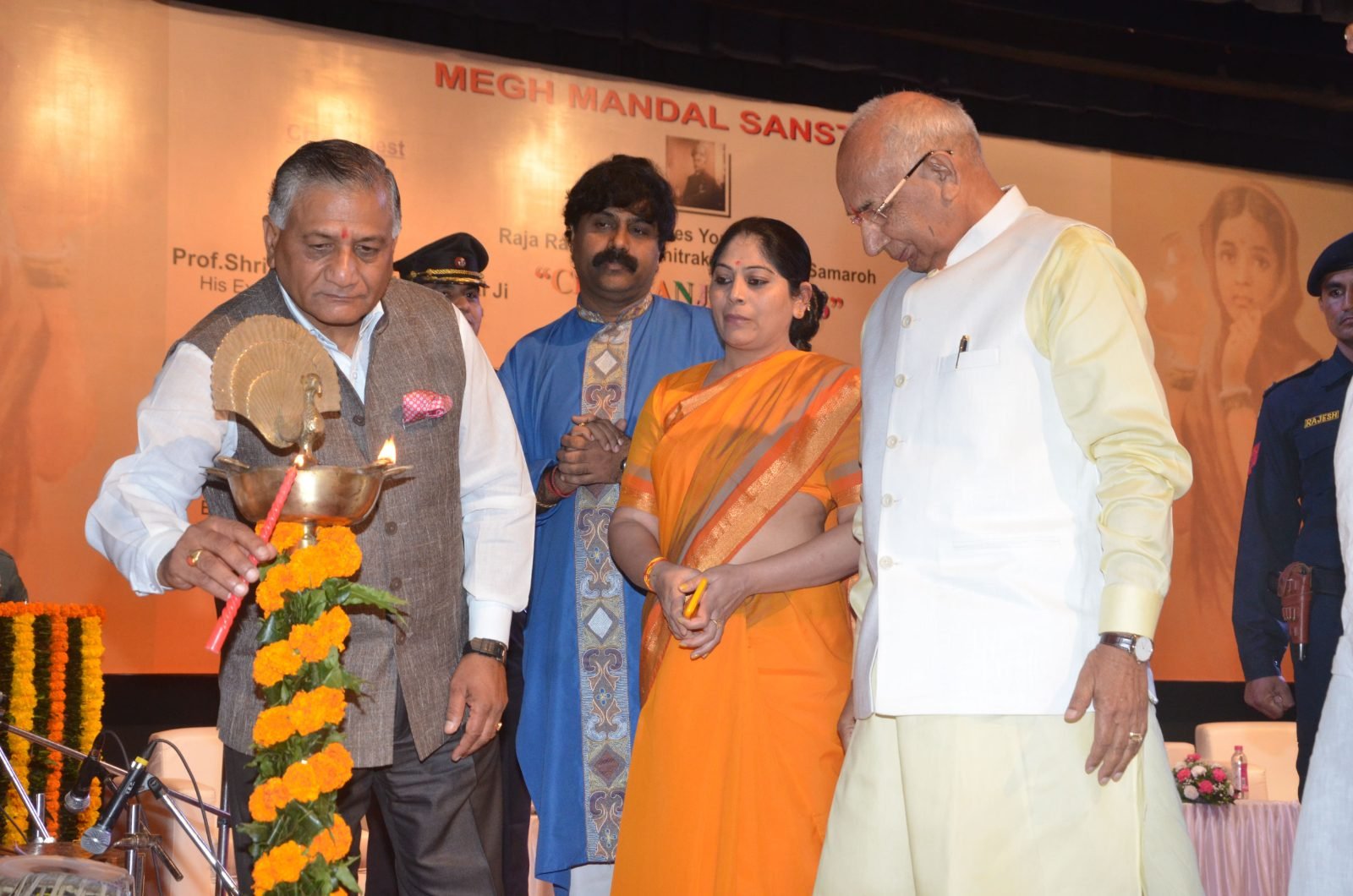 General (Dr.) V. K. Singh lighting the ceremonial lamp at Chitranjali