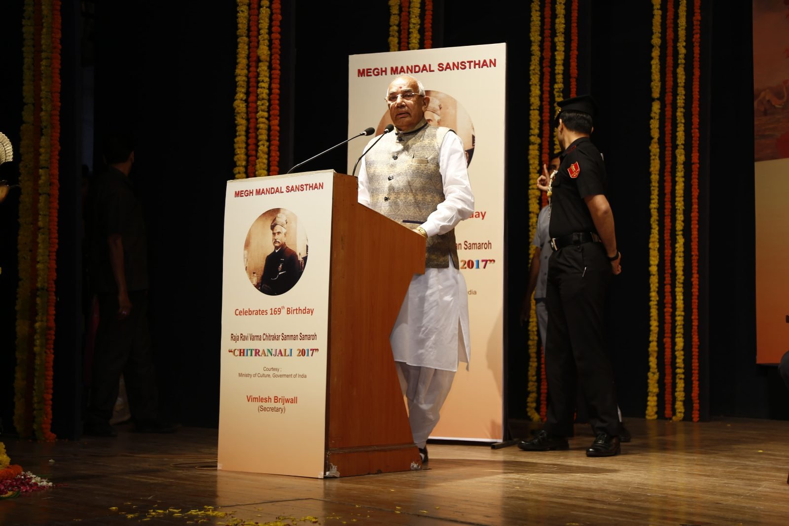 Prof. Kaptan Singh Solanki, Governor of Haryana, presenting an award at Chitranjali 2017
