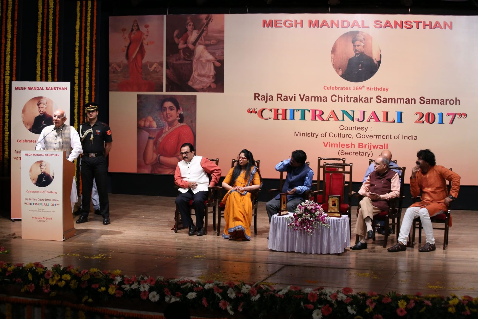 The Chief Guest addressing the gathering at Chitranjali 2017