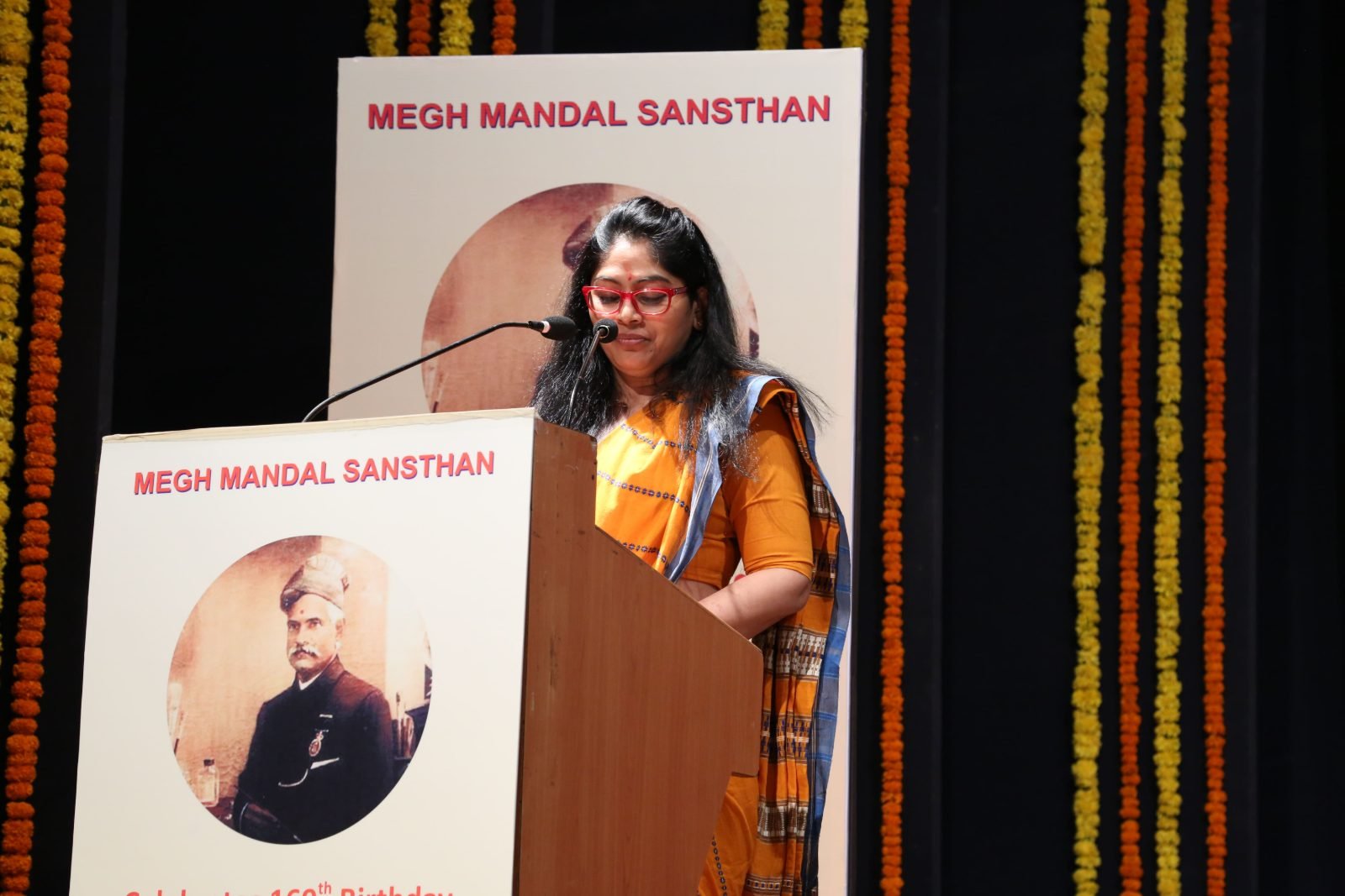 Secretary Vimlesh Brijwall speaking at the podium, Chitranjali 2017